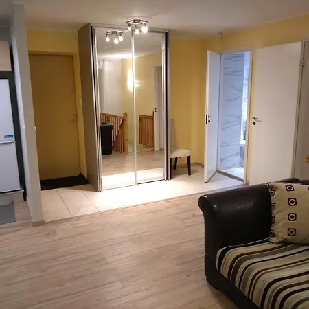 Kuberi Airport Apartment *
